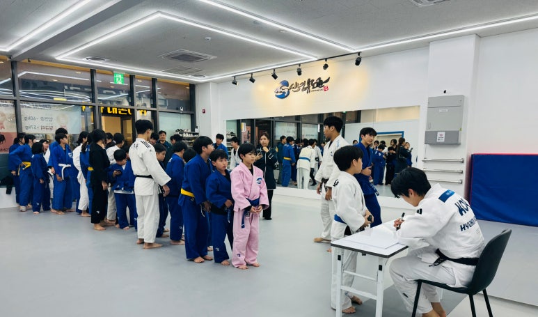 윤*현 이미지