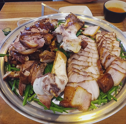 황토숯가마로구운족발 이미지