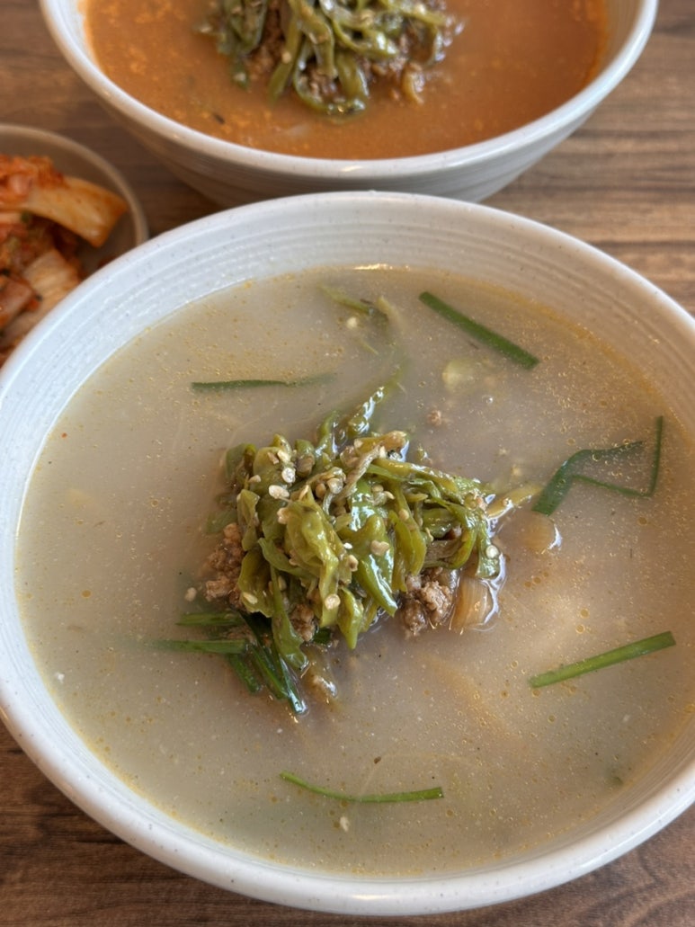 꽈리칼국수 이미지