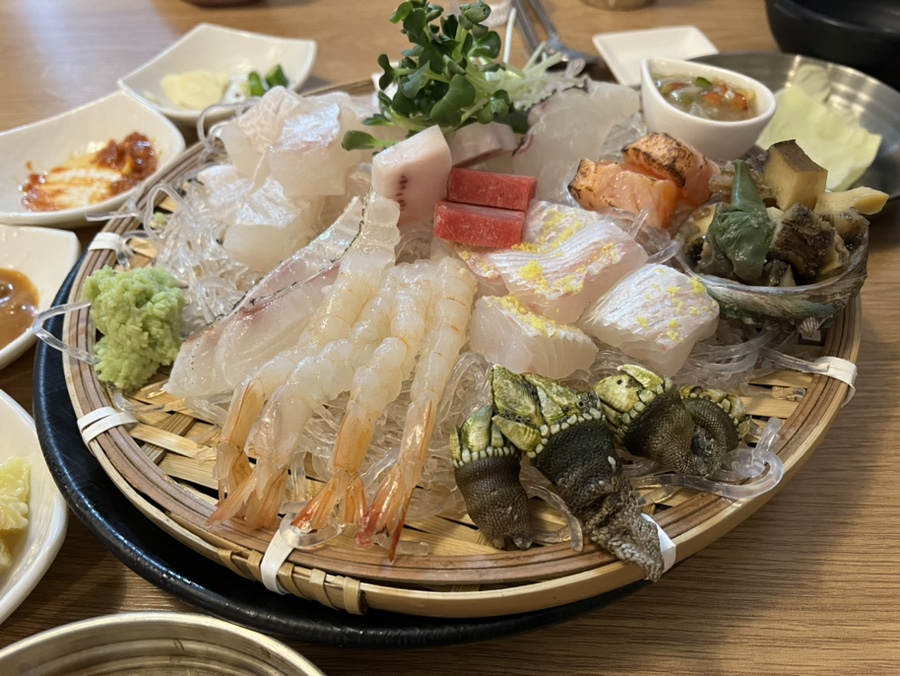 군침도는 숙성회 이미지