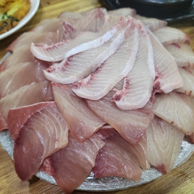 본전횟집 이미지