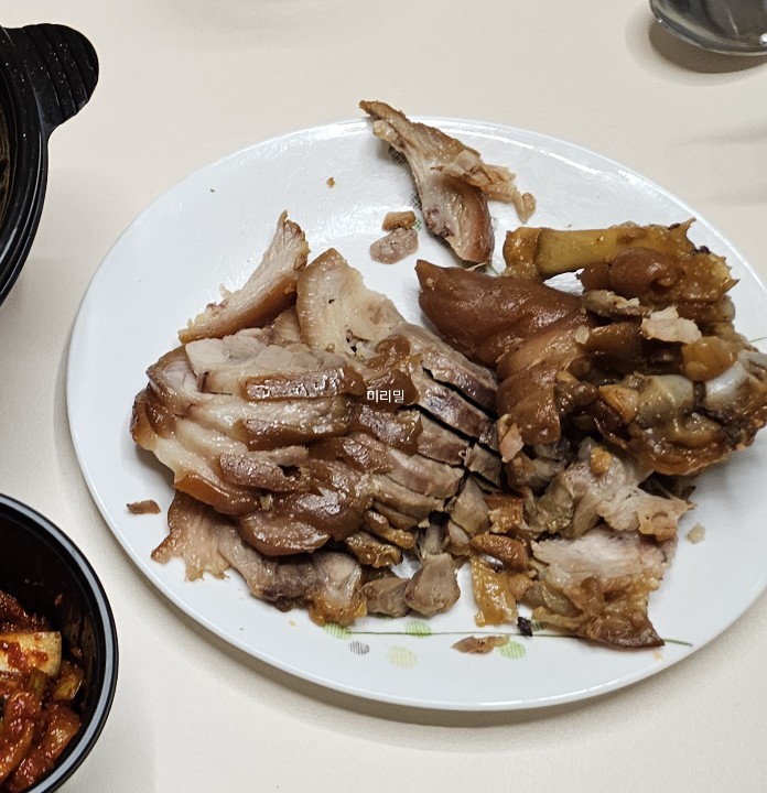 꾸울족발 이미지