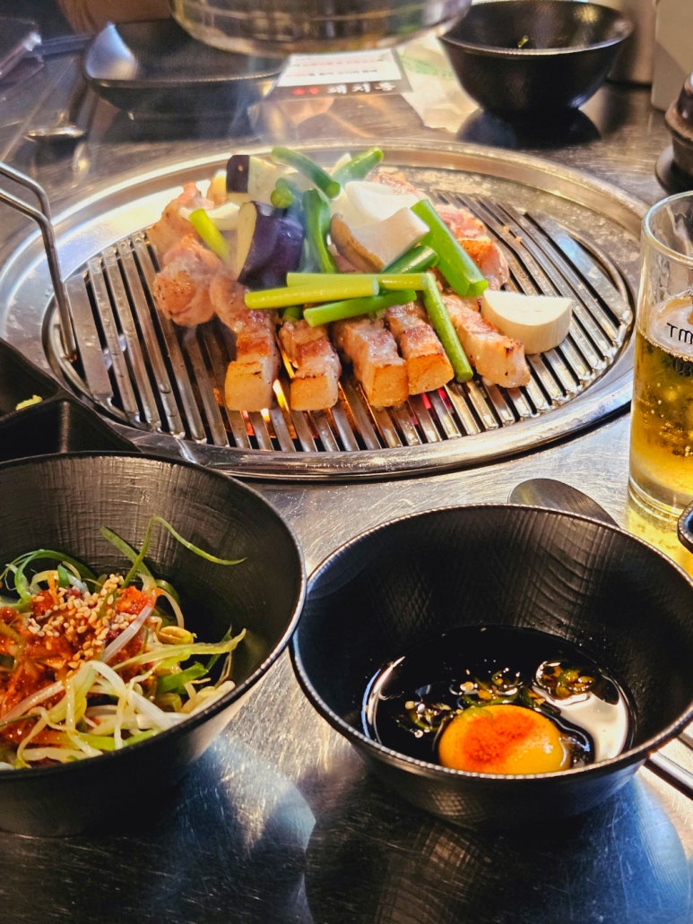 돼지통 이미지