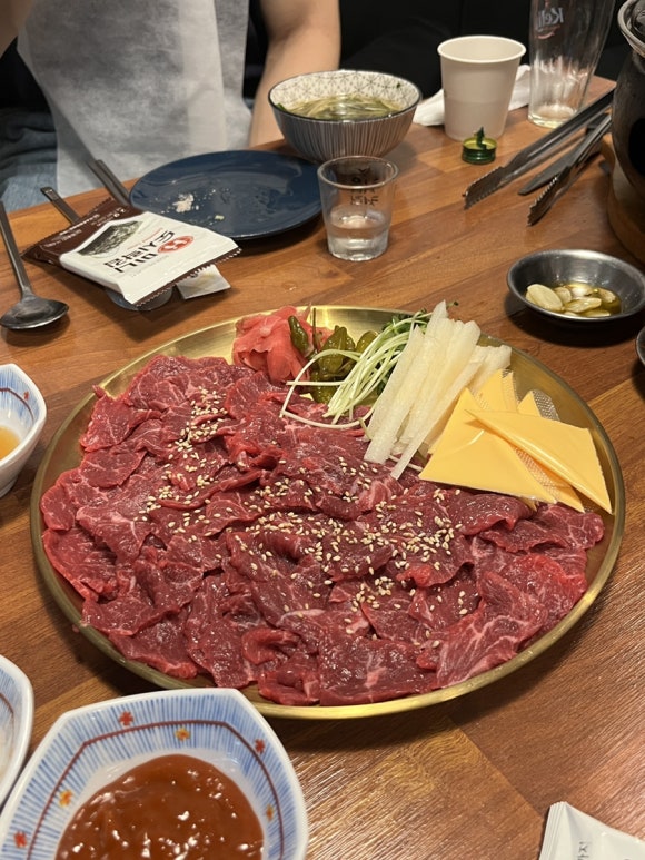 새벽네시반&한우회전 이미지