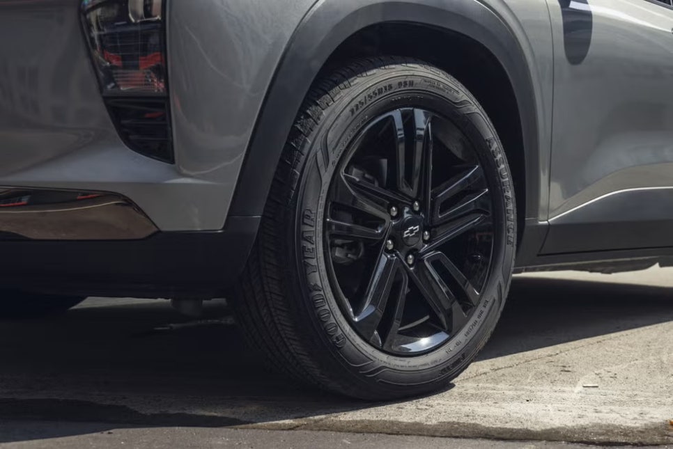 쉐보레 트랙스 크로스오버 2025 "가성비의 소형 SUV 매력과 알찬 업그레이드" 이미지 17