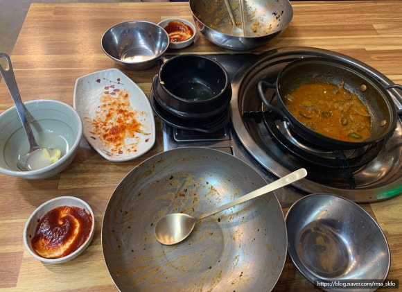 숯솥의돼지 이미지
