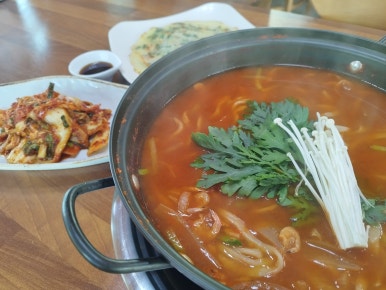 영천닭칼국수 이미지