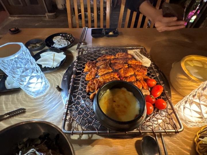 항아리숯불닭갈비파주점 이미지