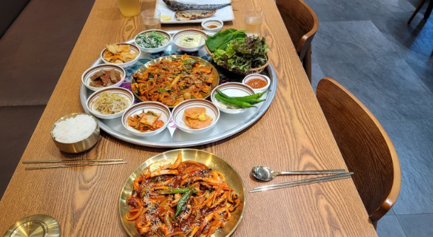 오봉식탁 위례점 이미지