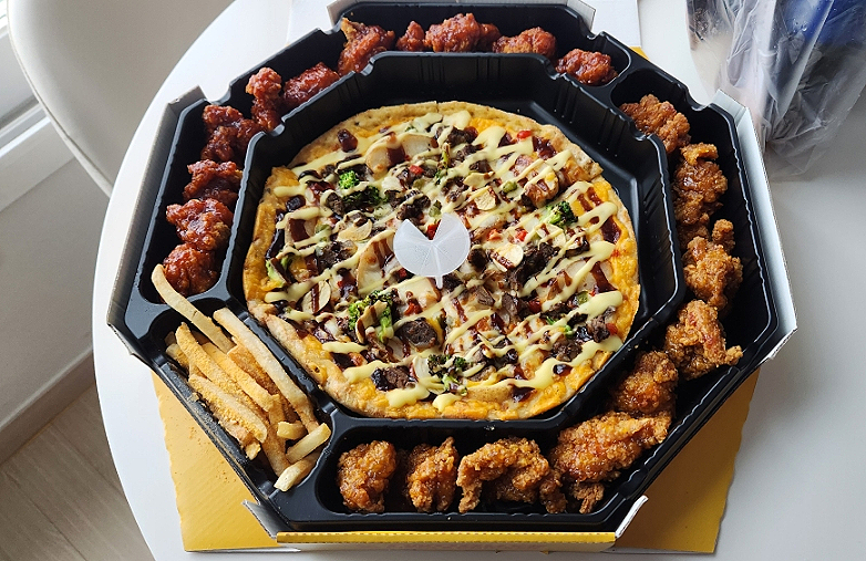 투가이즈치킨앤피자 이미지