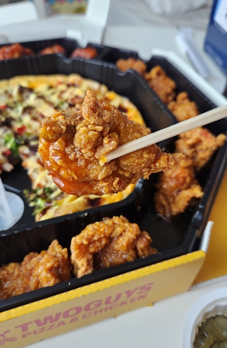 투가이즈치킨앤피자 이미지