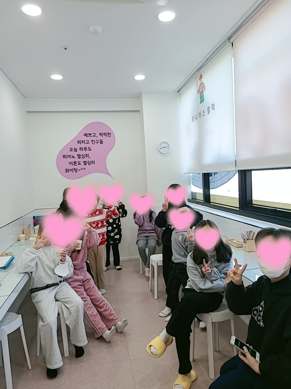 피아노치는고양이학원 이미지