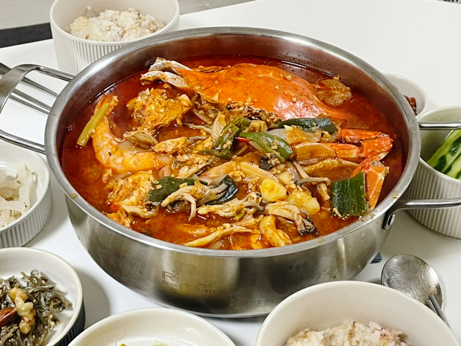 꽃게품은닭 이미지