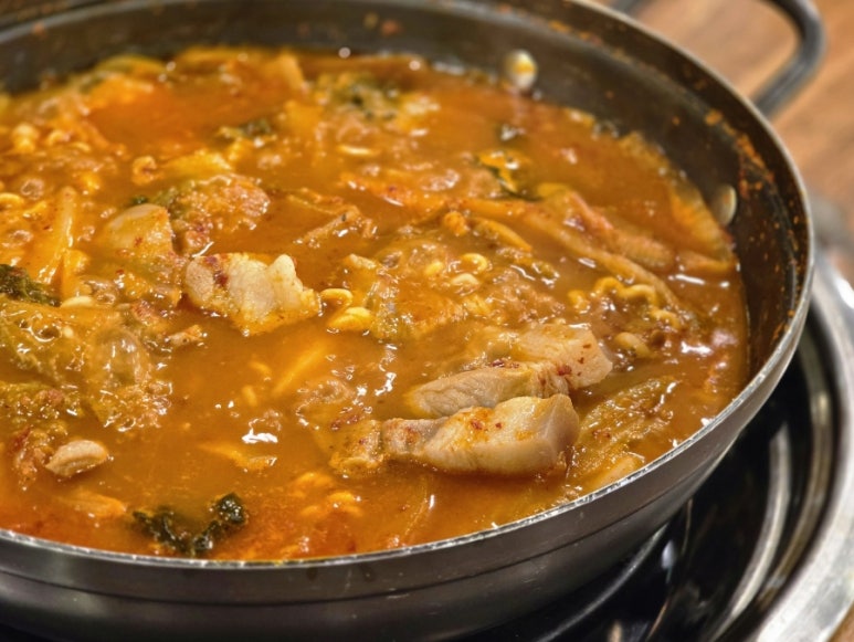 짜글이 생돼지 찌개 이미지
