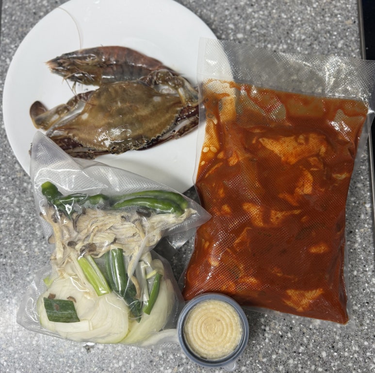 꽃게품은닭 이미지