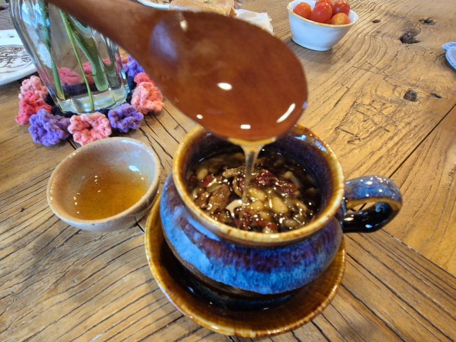 바느질하는농부 이미지