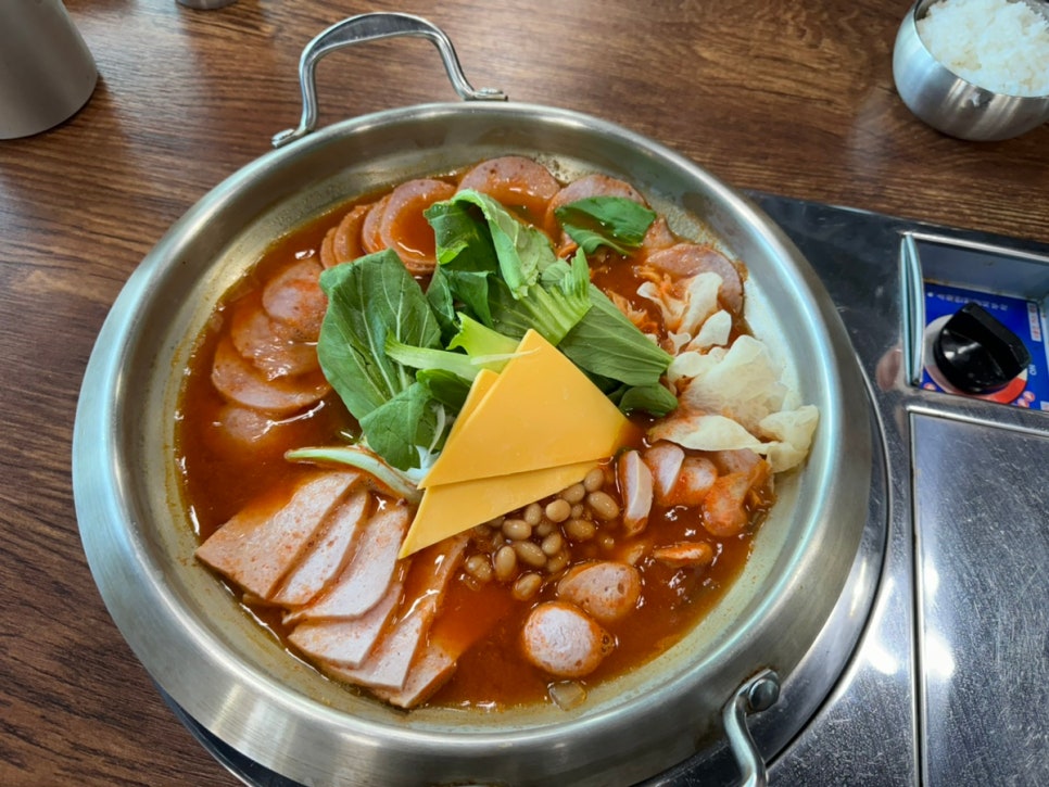 로만델리 부대찌개 이미지