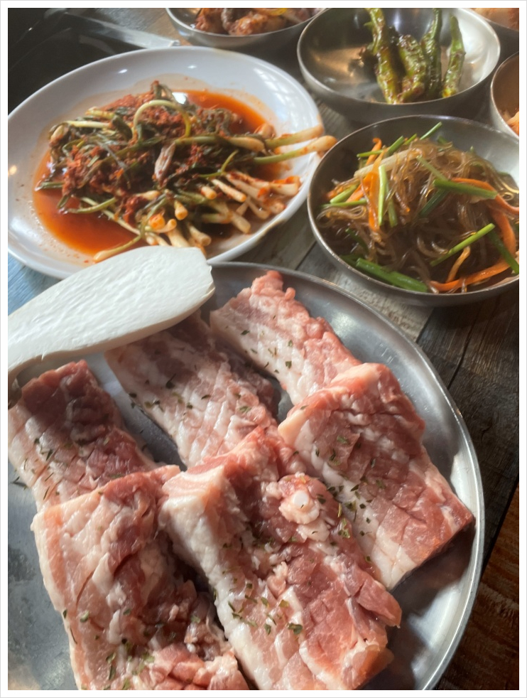 꽃돼지모임 이미지