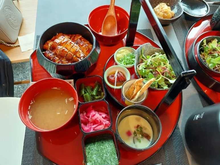 리덮밥 이미지