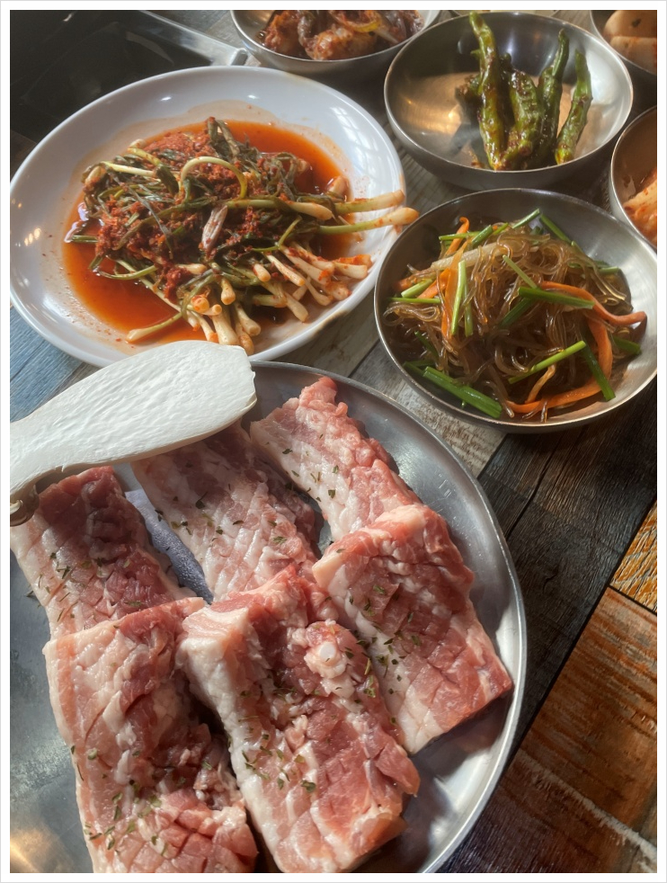 꽃돼지모임 이미지