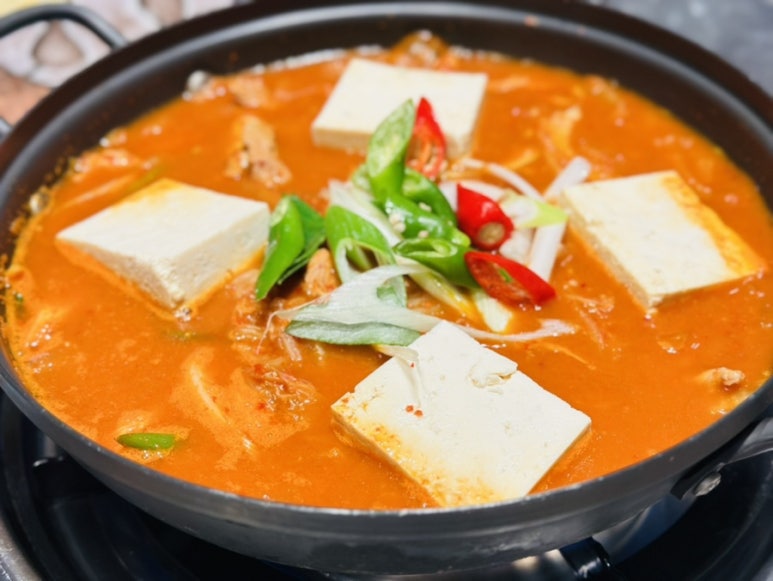 뚠뚠김치찌개 이미지