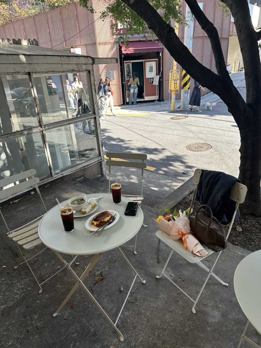 트립오어트릿 이미지