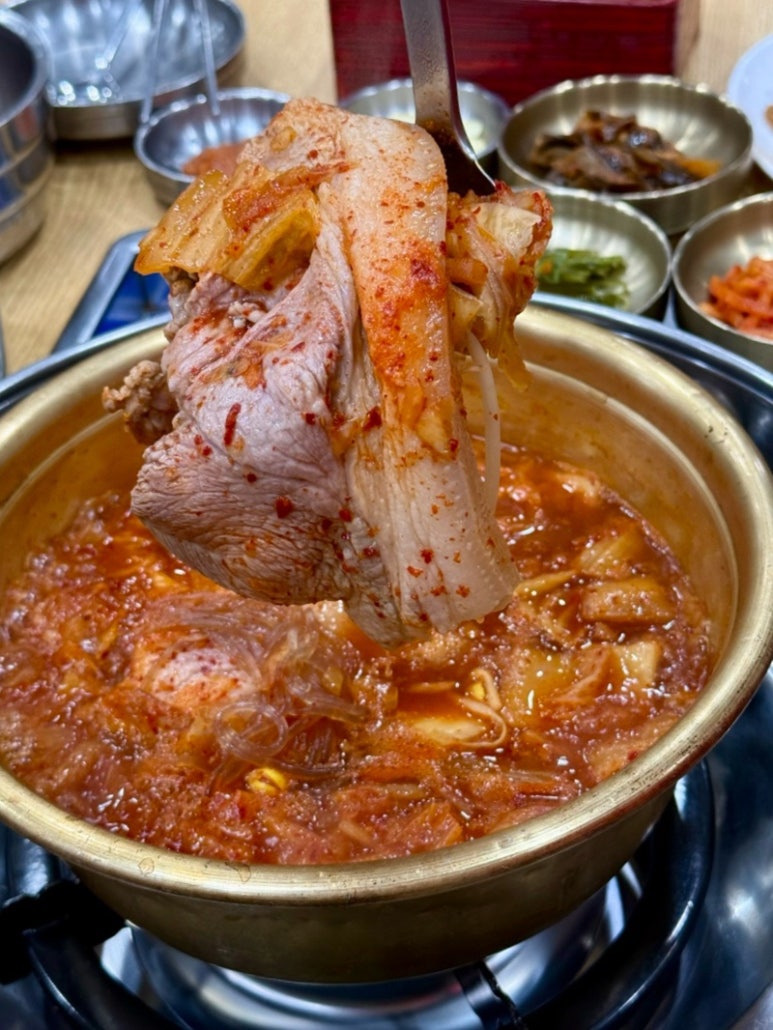 양푼생고기김치찌개 이미지