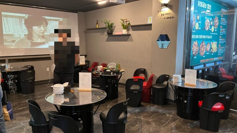 닭발굽는청년 이미지