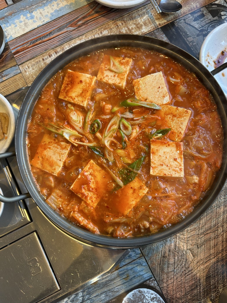 뚠뚠김치찌개 이미지