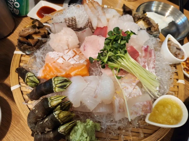 군침도는 숙성회 이미지