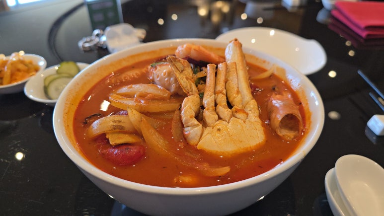 유에(YUE) 이미지