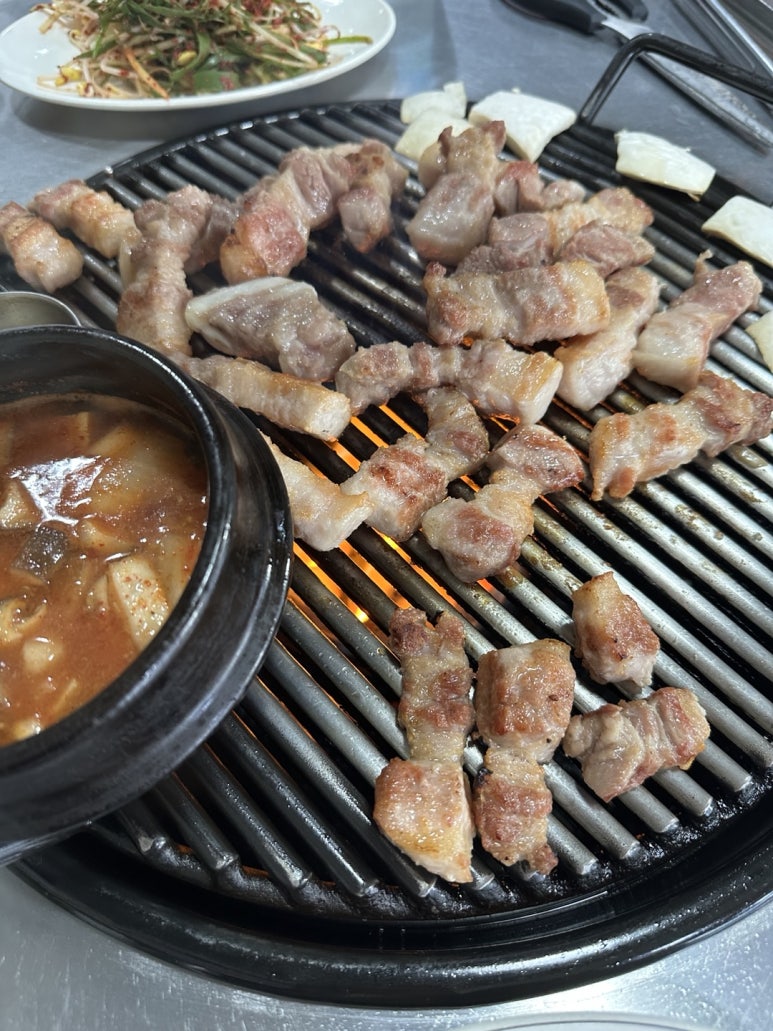 꿈꾸는돼지 이미지
