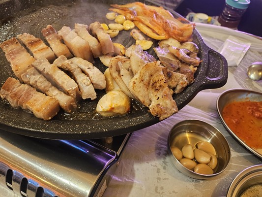 돼지삼총사 이미지