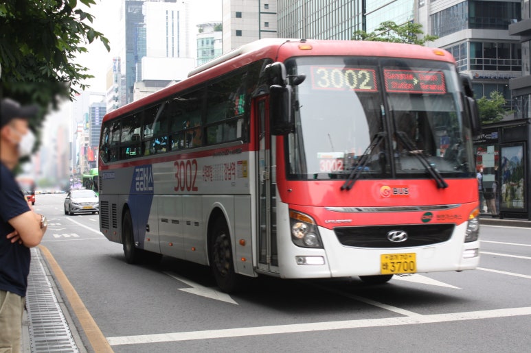 용남고속 3002번 현대 뉴 프리미엄 유니버스 스페이스 럭셔리 CNG 18(3700) : 네이버 블로그