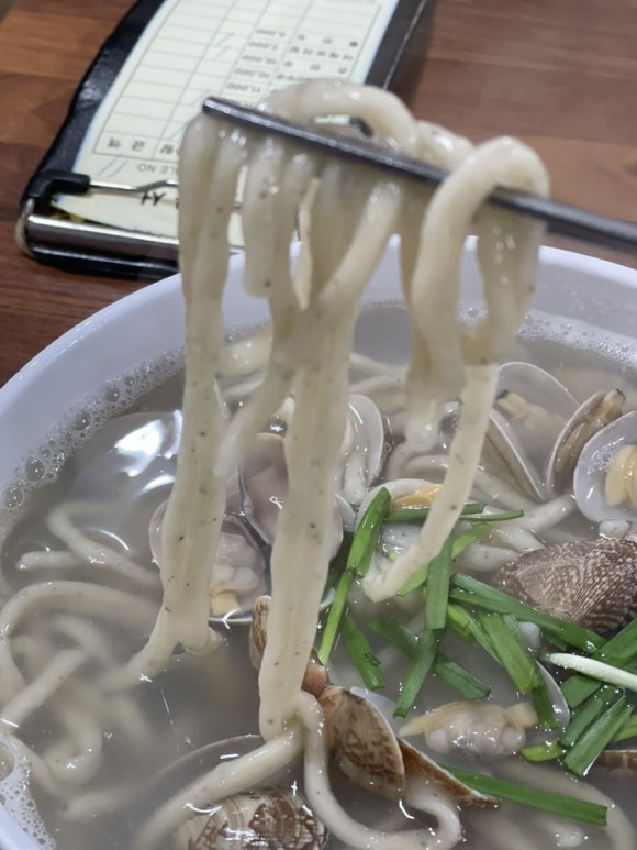 바지락칼국수 이미지