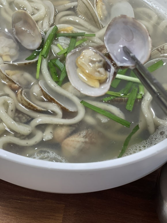 뚝배기칼국수 이미지