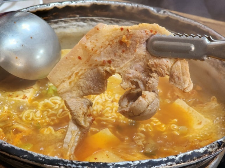 양푼생고기김치찌개 사진 7