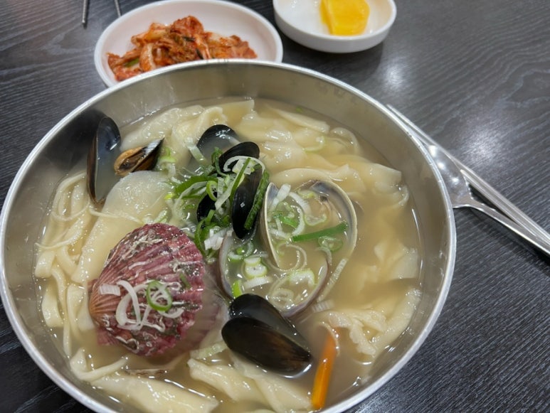조개가득수제비 이미지