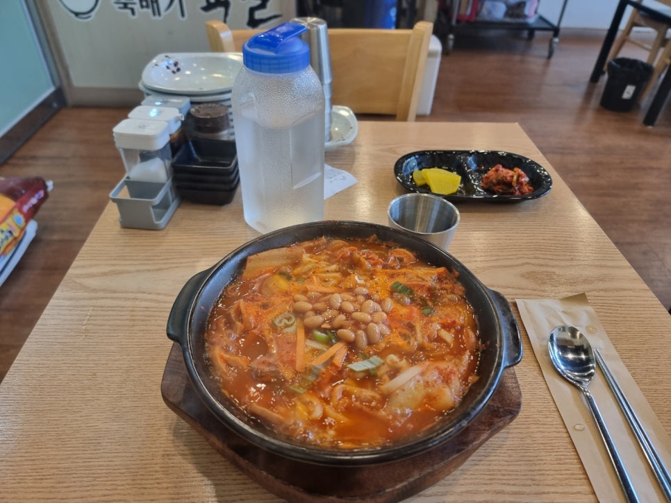 뚝배기육칼 이미지