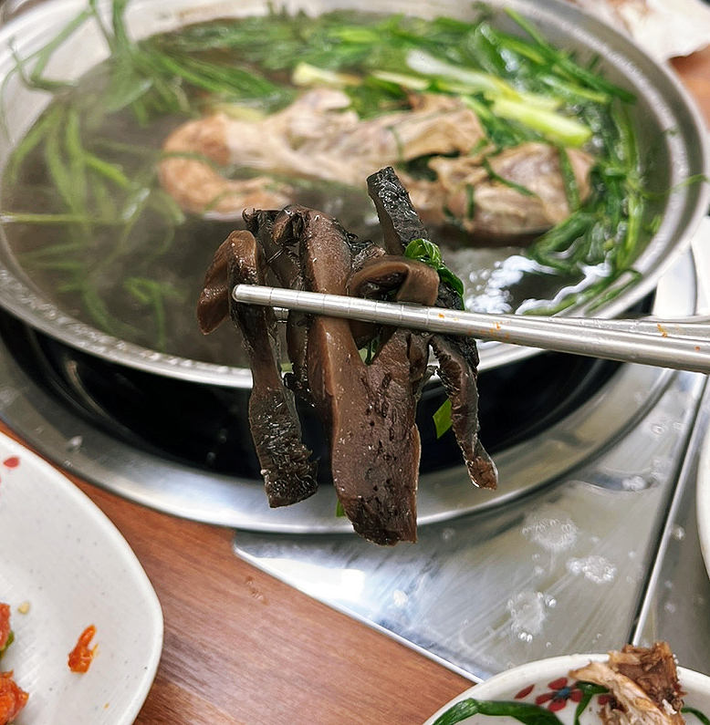 운향능이백숙 이미지
