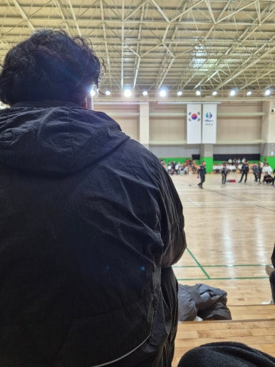 우시장 청년 이미지