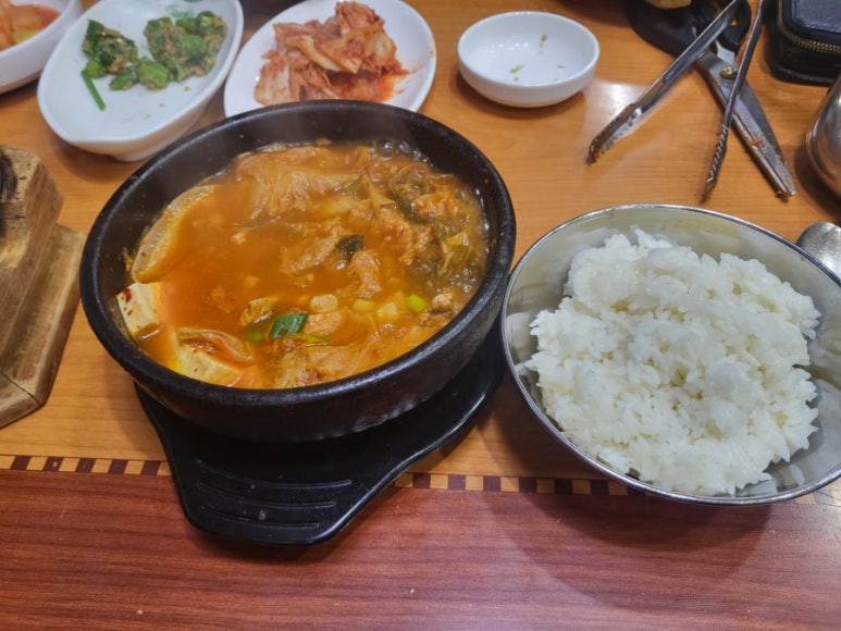 황토골미꾸라지매운탕 이미지