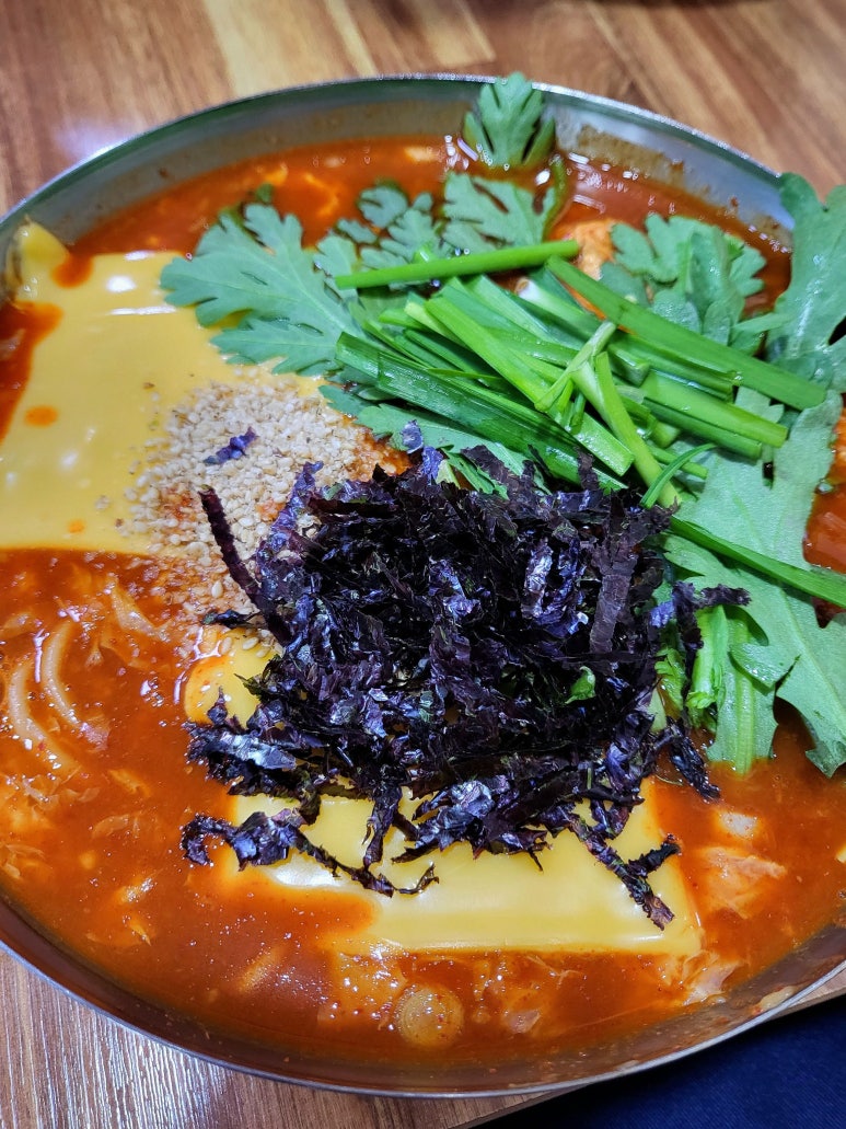 얼큰이칼국수 이미지