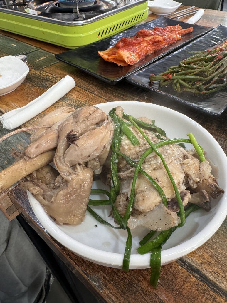 상대동능이백숙 이미지