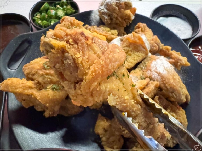 꼬꼬숯불두마리치킨 이미지