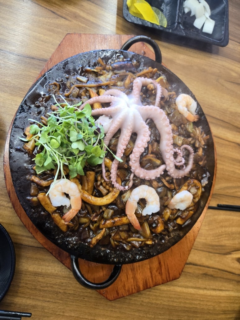 거창돌짜장갈비찜 이미지