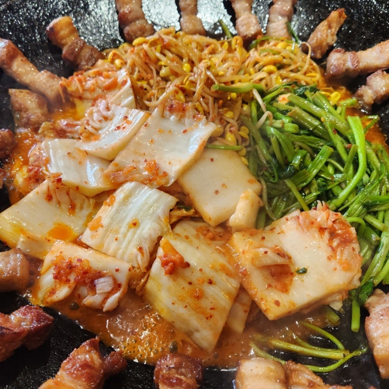 콩나물비비고삼겹살 이미지