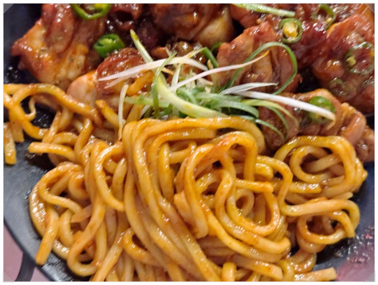 꼬꼬숯불두마리치킨 이미지