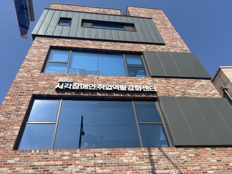 달리는청년들 이미지