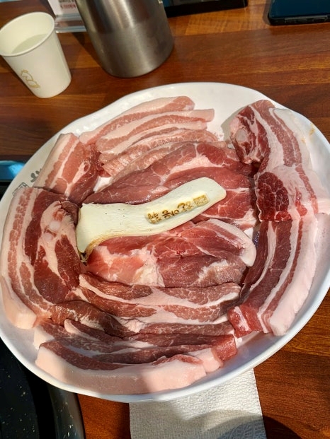 돼지두마리 이미지
